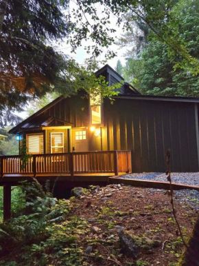 Dovetail Den - Tranquil with Hot Tub